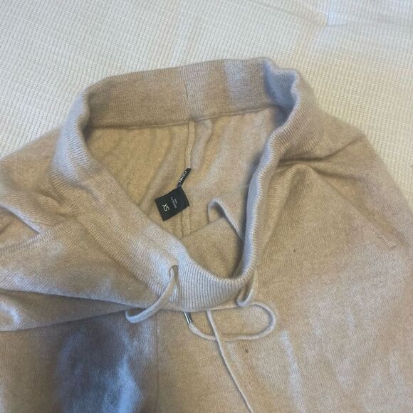 GOBI beige cashmere women’s lounge set, size XS - Picture 5 of 11